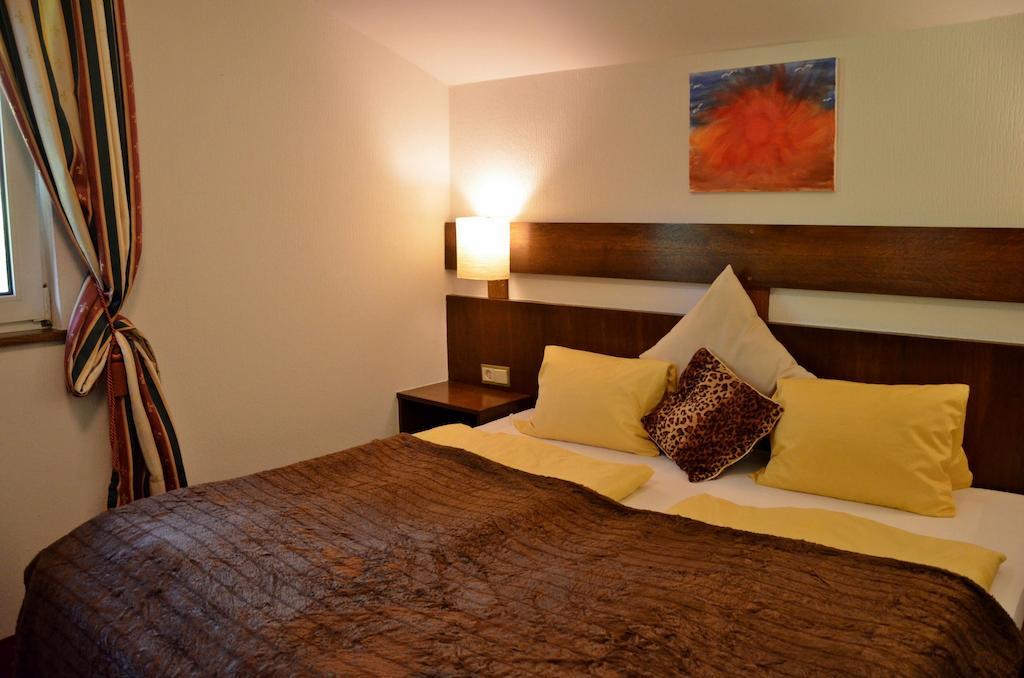 Villa Desiree - Hotel Garni - Adults Only Villach Room photo